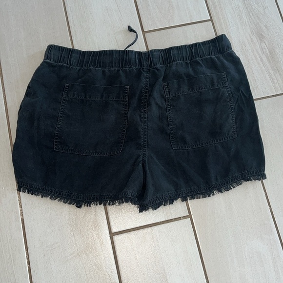 Bella Dahl Frayed Pocket Short - Vintage Black - Picture 7 of 8